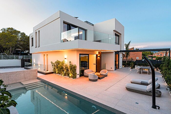 Casa en venta en La Nucia Pueblo, La Nucia de 4 habitaciones