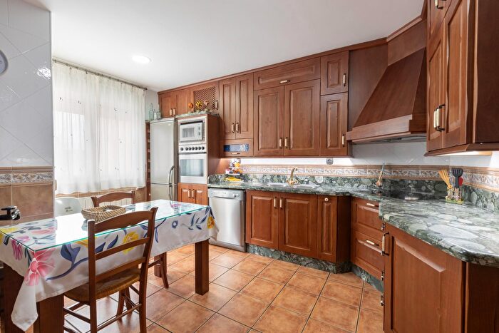 Casas en venta y pisos alquiler - 3