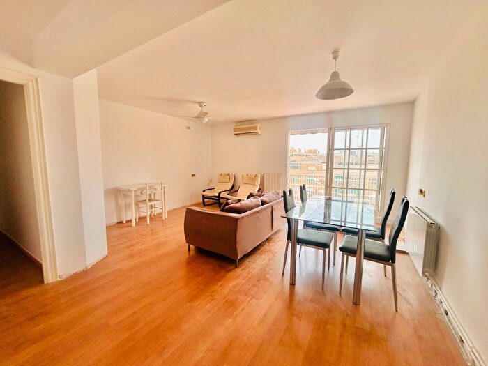 Casas en venta y pisos alquiler - 1