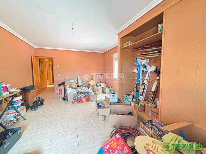 Casas en venta y pisos alquiler - 3