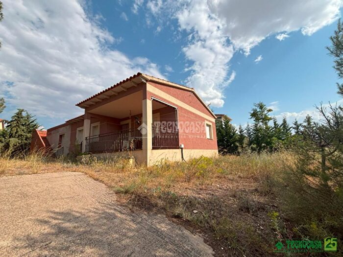 Casas en venta y pisos alquiler - 1