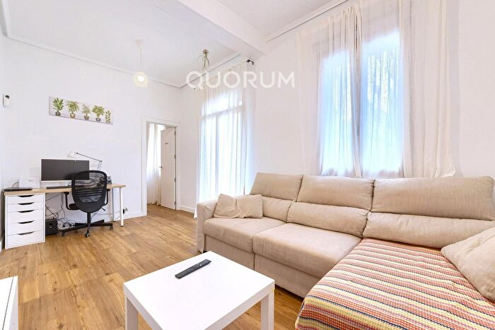 Casas en venta y pisos alquiler - 1
