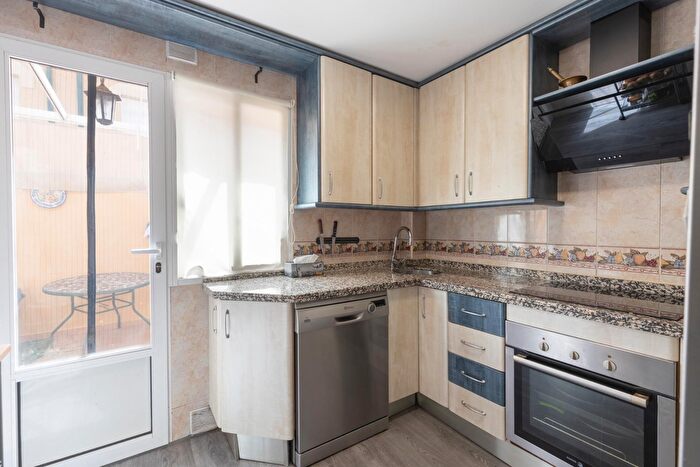 Casas en venta y pisos alquiler - 3