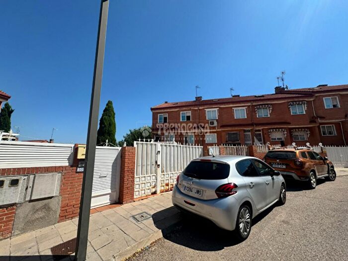 Casas en venta y pisos alquiler - 1