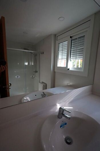Casas en venta y pisos alquiler - 3