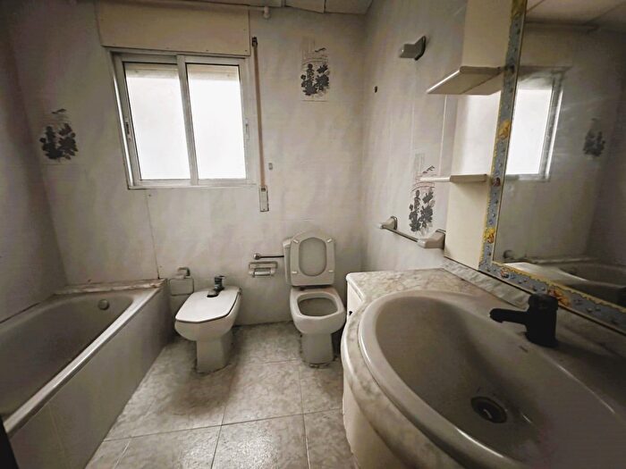 Casas en venta y pisos alquiler - 3
