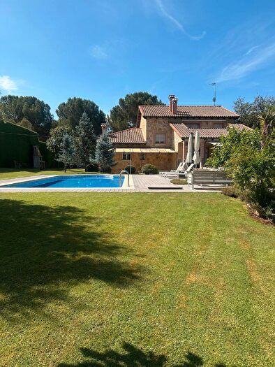 Casas en venta y pisos alquiler - 1