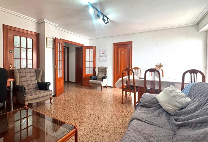 Piso en venta en Oeste, Mestrets de 4 habitaciones