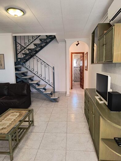Casas en venta y pisos alquiler - 3