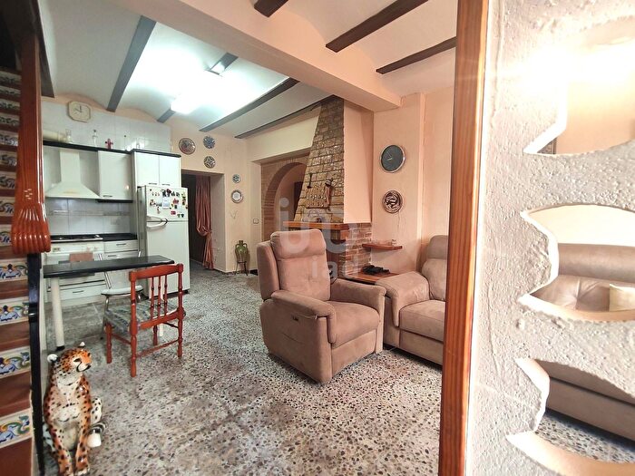 Casas en venta y pisos alquiler - 1