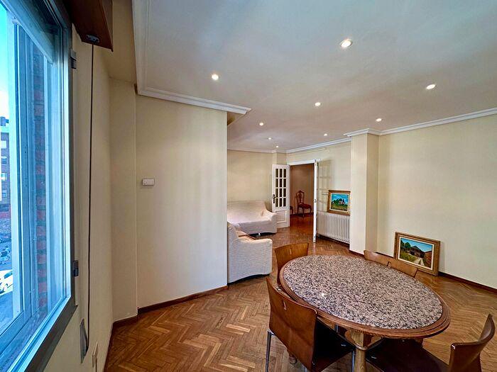 Casas en venta y pisos alquiler - 3