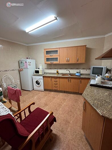 Casas en venta y pisos alquiler - 2
