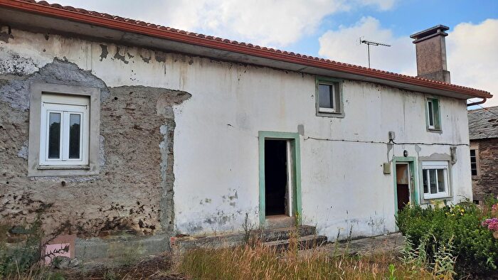 Casa en venta en Moeche, A Coruña de 3 habitaciones