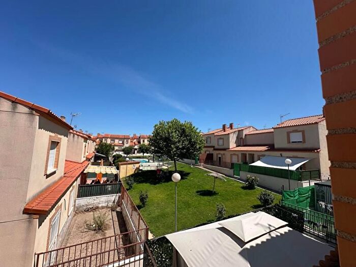 Casas en venta y pisos alquiler - 3
