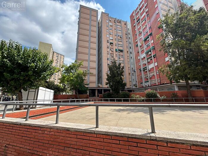 Piso en venta en Sant Ildefons, Cornellà de Llobregat de 3 habitaciones