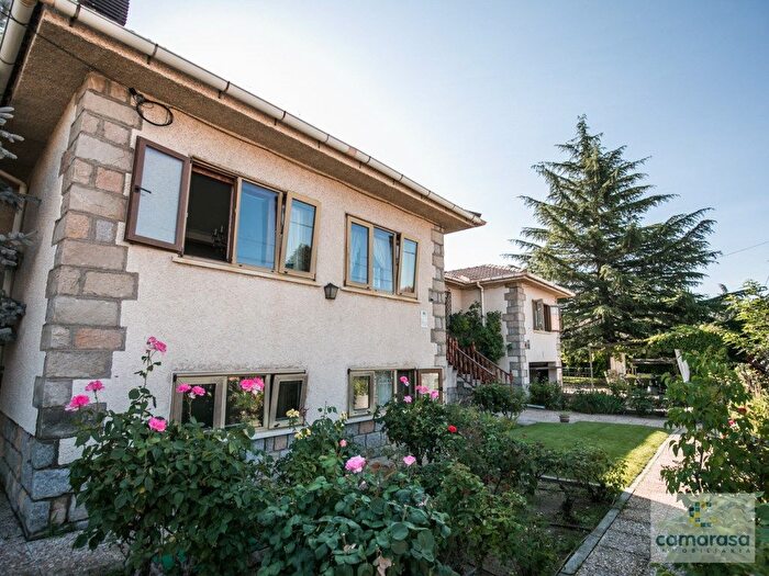 Casa en venta en Hervencias, Ávila Capital de 8 habitaciones