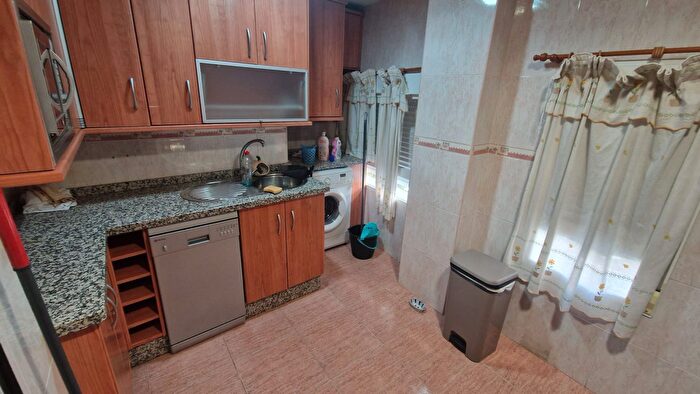 Casas en venta y pisos alquiler - 3