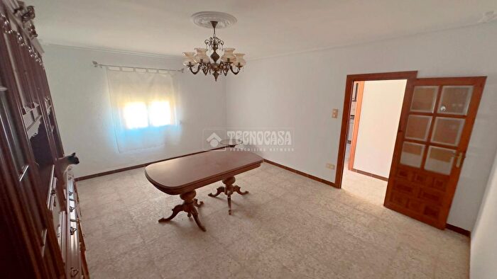 Casas en venta y pisos alquiler - 1