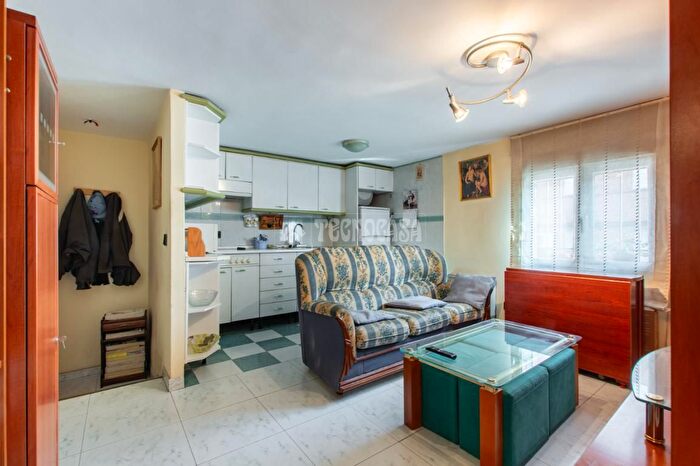 Casas en venta y pisos alquiler - 3