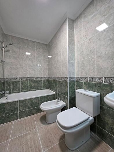 Casas en venta y pisos alquiler - 3