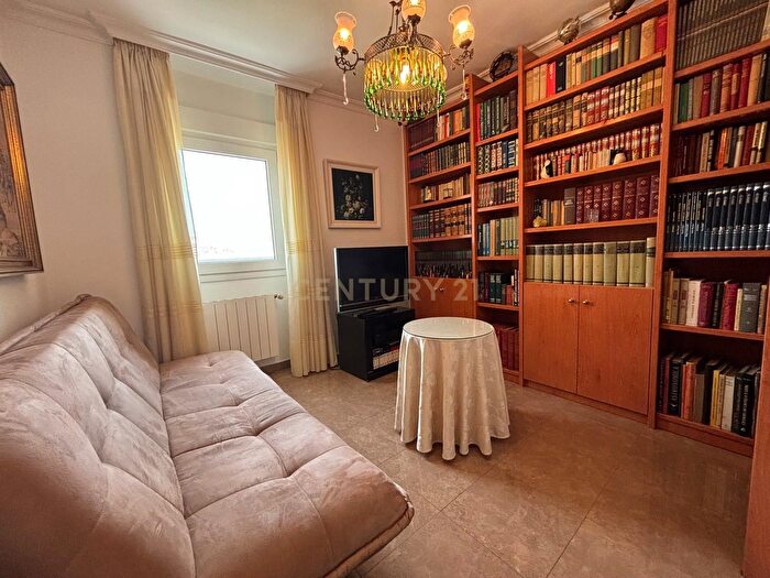 Casas en venta y pisos alquiler - 3