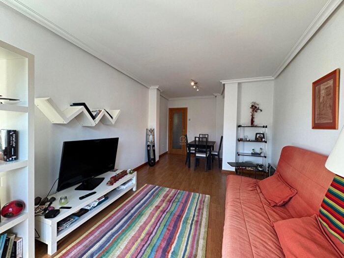 Casas en venta y pisos alquiler - 1