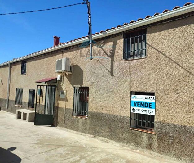 Casa en venta en Extremadura, Cáceres de 6 habitaciones
