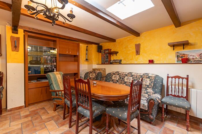 Casas en venta y pisos alquiler - 2
