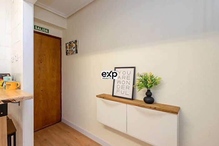 Casas en venta y pisos alquiler - 3