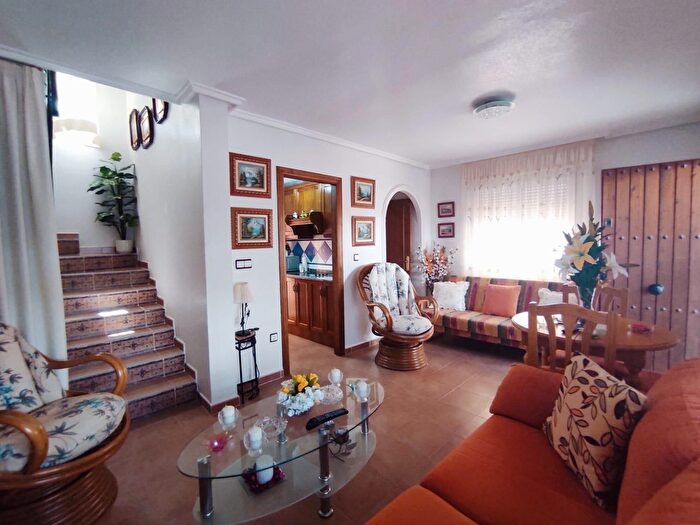 Casas en venta y pisos alquiler - 3