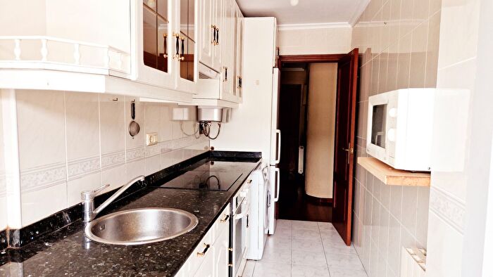 Casas en venta y pisos alquiler - 3