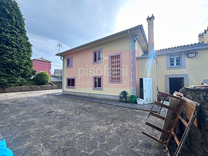 Casa en venta en Parroquias del Este, Lugo Capital de 6 habitaciones