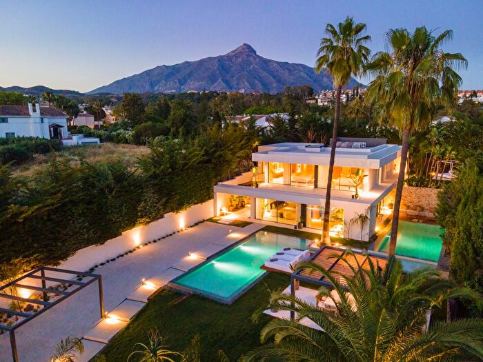 Casa en venta en Nueva Andalucía, Los Naranjos de 4 habitaciones