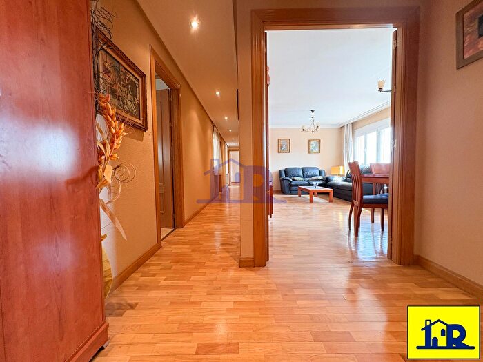 Casas en venta y pisos alquiler - 3