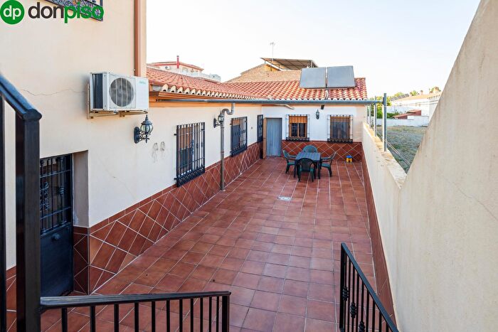 Casas en venta y pisos alquiler - 1