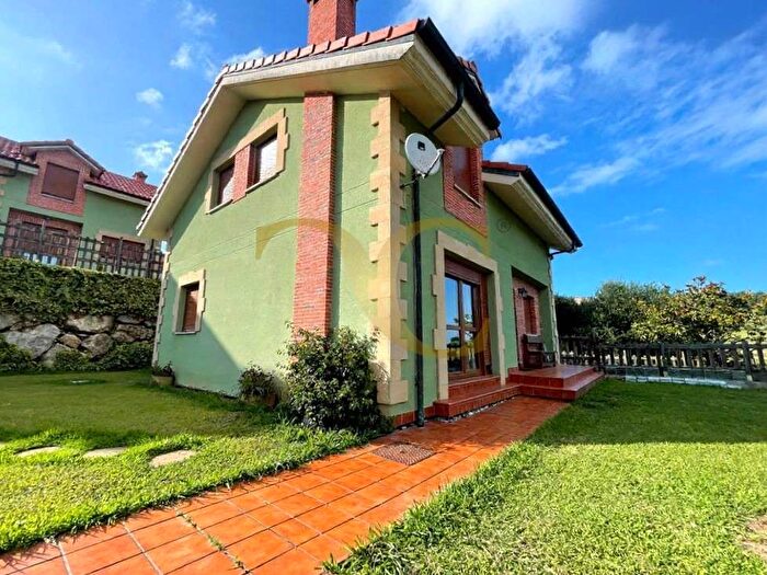 Casa en venta en Santillana del Mar, Cantabria de 4 habitaciones
