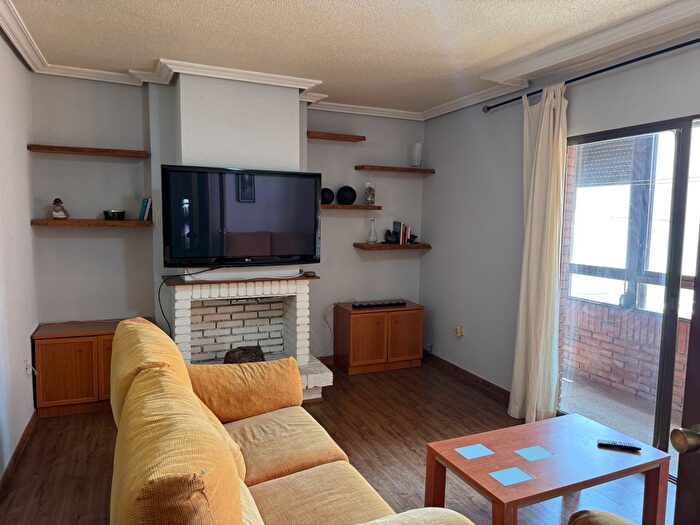 Casas en venta y pisos alquiler - 1