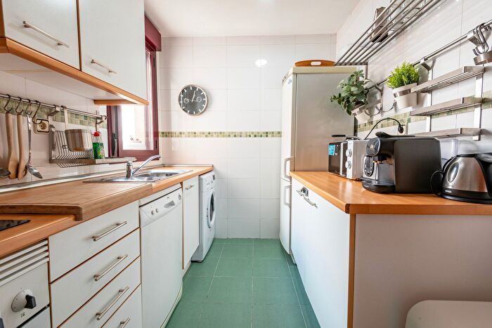 Casas en venta y pisos alquiler - 3