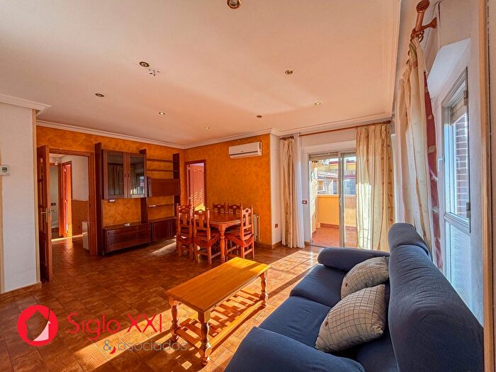 Casas en venta y pisos alquiler - 1