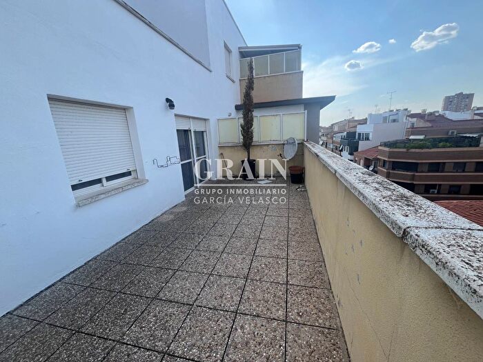 Casas en venta y pisos alquiler - 1