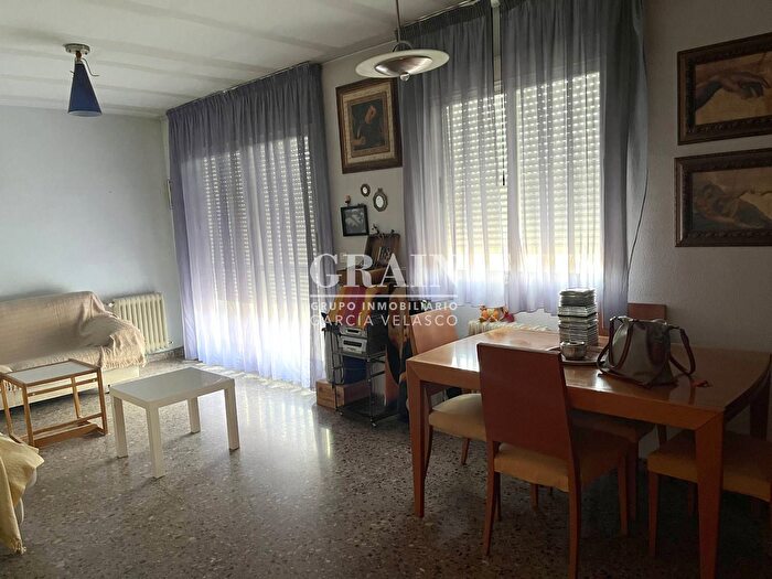 Casas en venta y pisos alquiler - 3