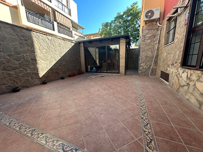 Casas en venta y pisos alquiler - 1