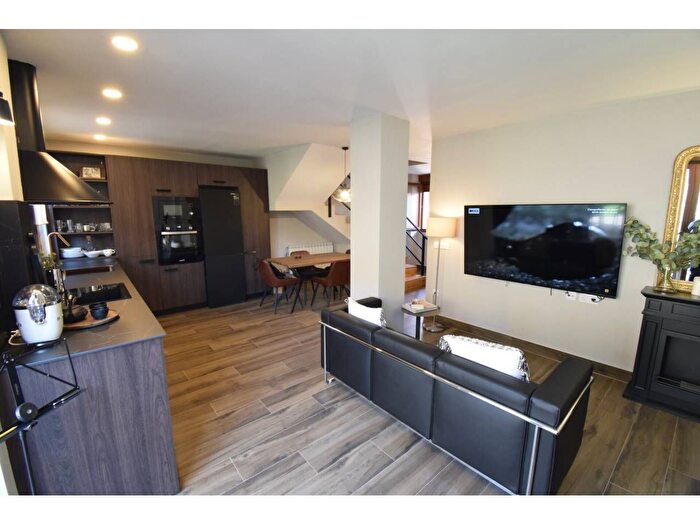Casas en venta y pisos alquiler - 1
