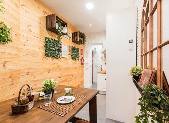 Casas en venta y pisos alquiler - 3