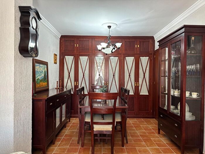 Casas en venta y pisos alquiler - 3