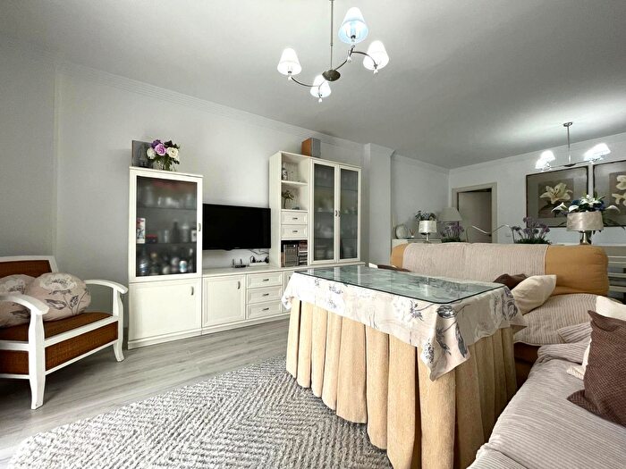 Casas en venta y pisos alquiler - 2