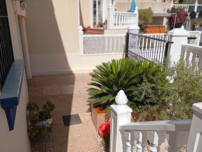 Casas en venta y pisos alquiler - 3