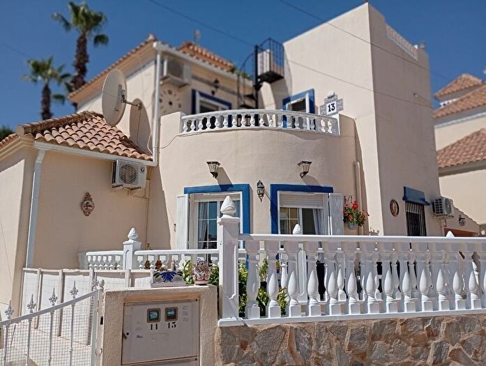 Casa en venta en Orihuela Costa, Villamartín Las Filipinas de 3 habitaciones