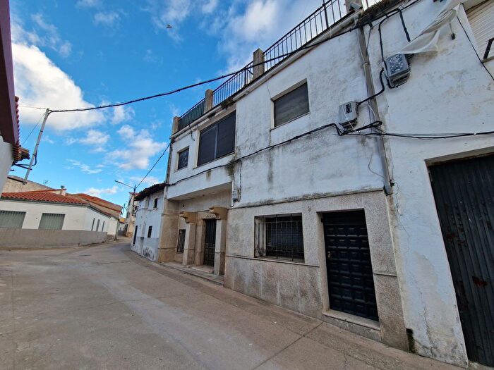 Casas en venta y pisos alquiler - 1