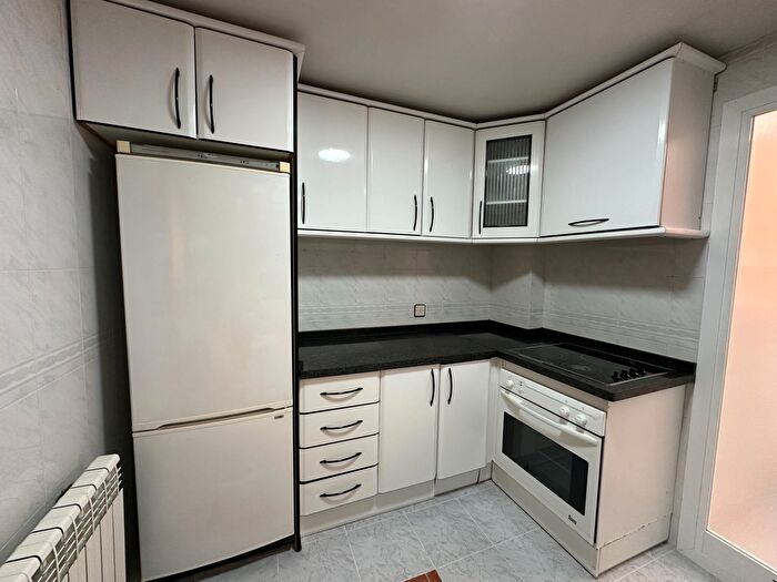 Casas en venta y pisos alquiler - 3